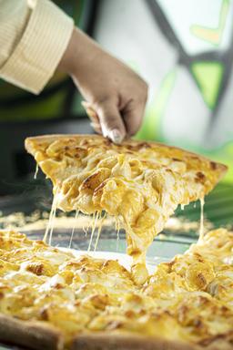 Baked Mac n Cheese Pizza