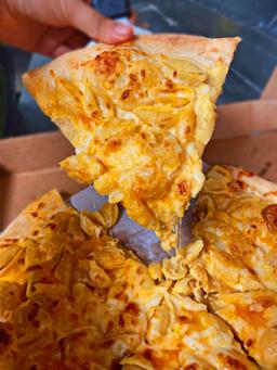 Baked Mac n Cheese Pizza